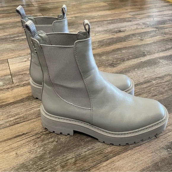 Sam Edelman Laguna Chelsea Boot - Picture 2 of 2